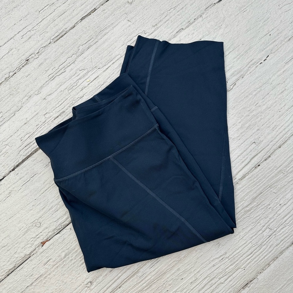 Lou & Grey Black Capri Leggings
